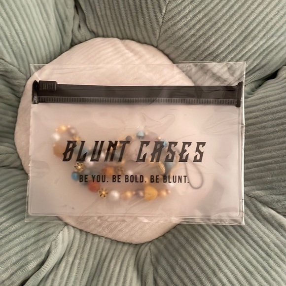 New phone charm! Never used, bought 2 by mistake. Super cute! - Picture 4 of 4